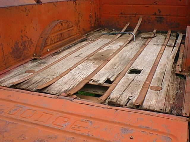 47-Bed.jpg (47996 bytes)